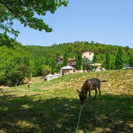 Borgo Incantato Spoleto Κατάλυμα σε φάρμα